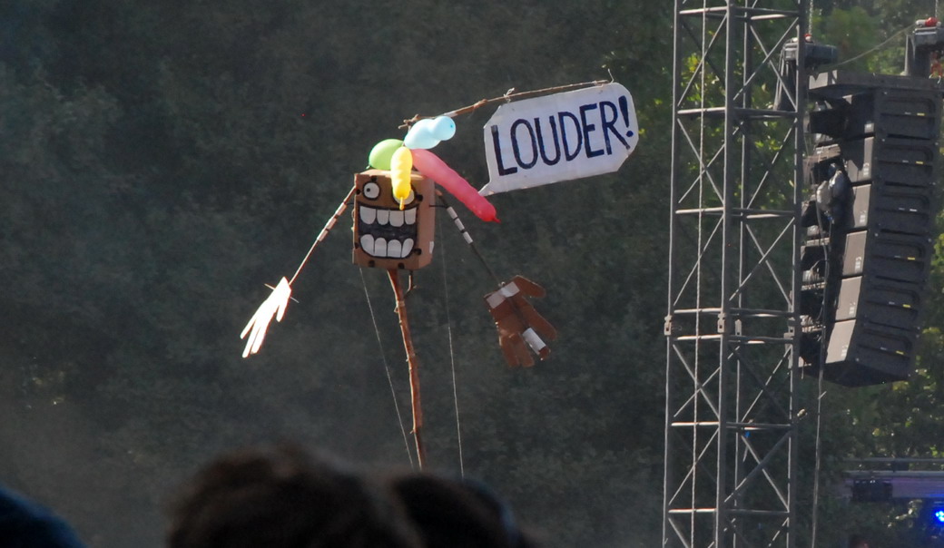 'Louder' bábu, Sziget Fesztivál, Budapest